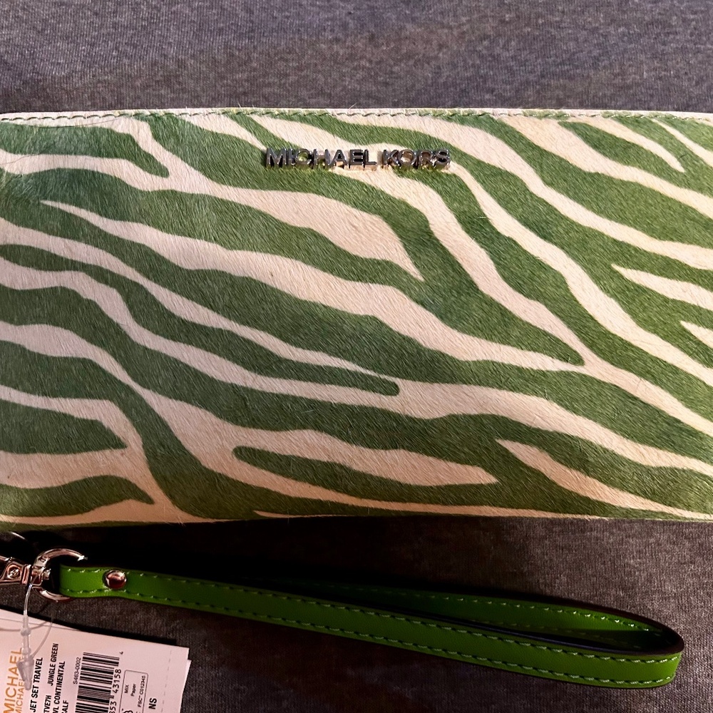 Michael Kors jet set continental wallet